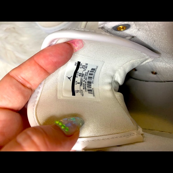 Like New- Cream/White/Gold Jordan Jasmine Suede & Leather 7Y/8.5 - Picture 10 of 10